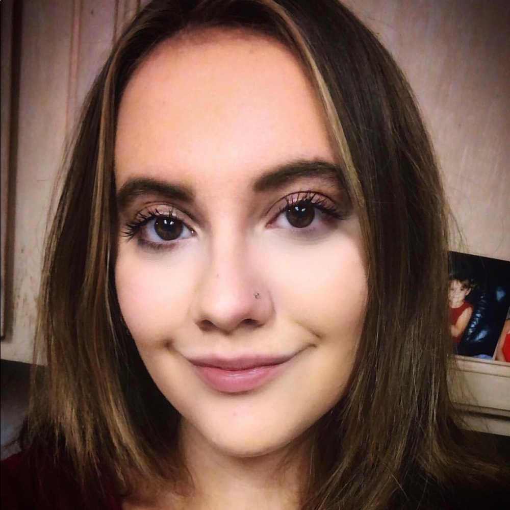 Meet your Posher, Caroline